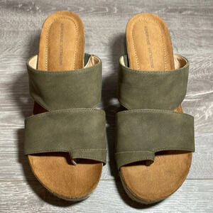 NWOT Adrienne Vittadini Tilly Wedge Pump Khaki 9M